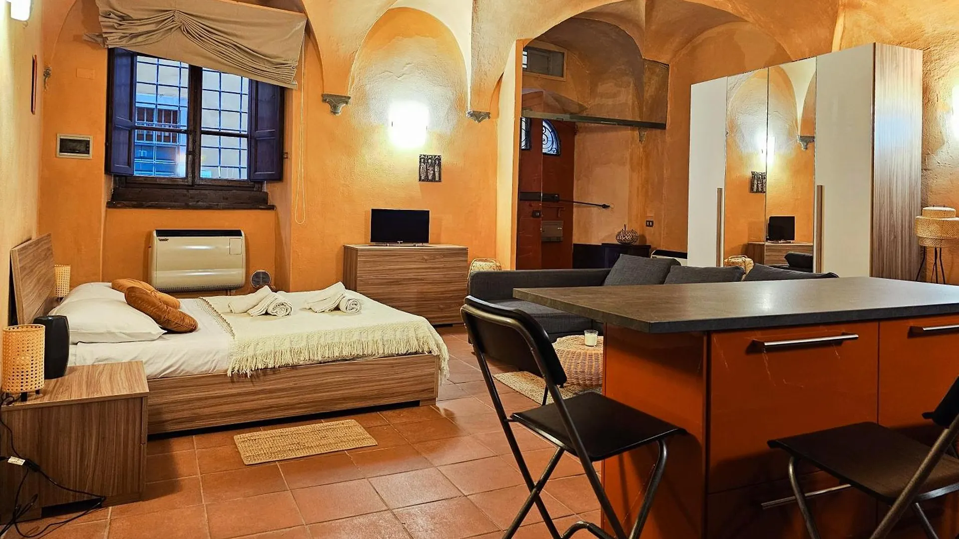Casa Giovanna - Piazza San Michele Central Studio! Lucca